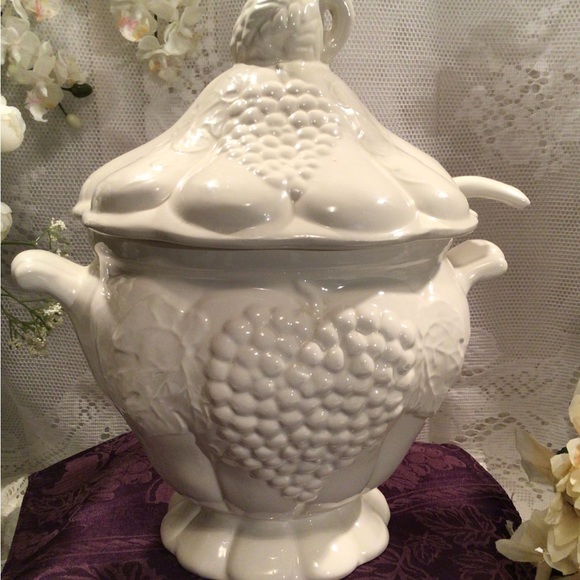 California Pottery Grape Embossed Soup Tureen - Picture 7 of 16